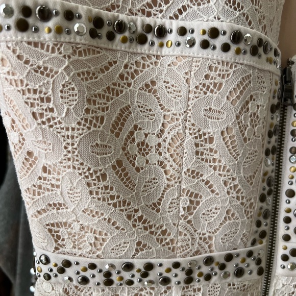 Like New BCBG Maxazria white lace dress with stud detail size 4 - Picture 5 of 5